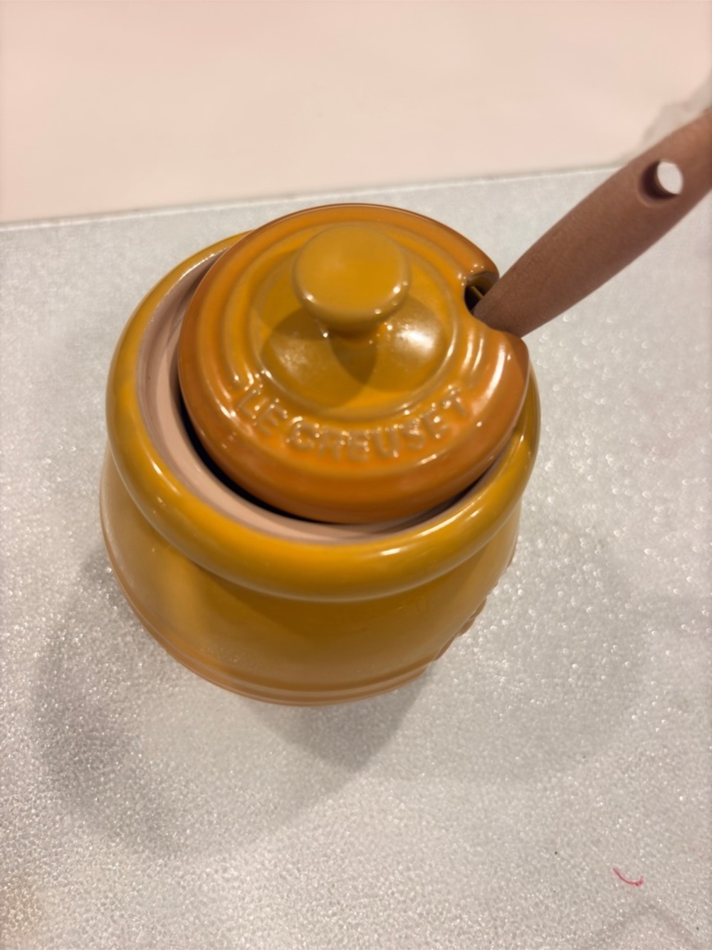 Le Creuset Stonewall Honey Pot with Silicon Dipper - Picture 6 of 10